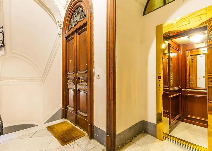 Piazza Amedeo Stylish Apartment By Wonderful Italy