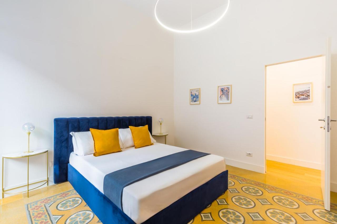 Piazza Amedeo Stylish By Wonderful Italy * Neapel